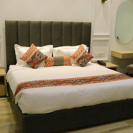 Elegance Regency Hotel Khanna  Екстериор снимка