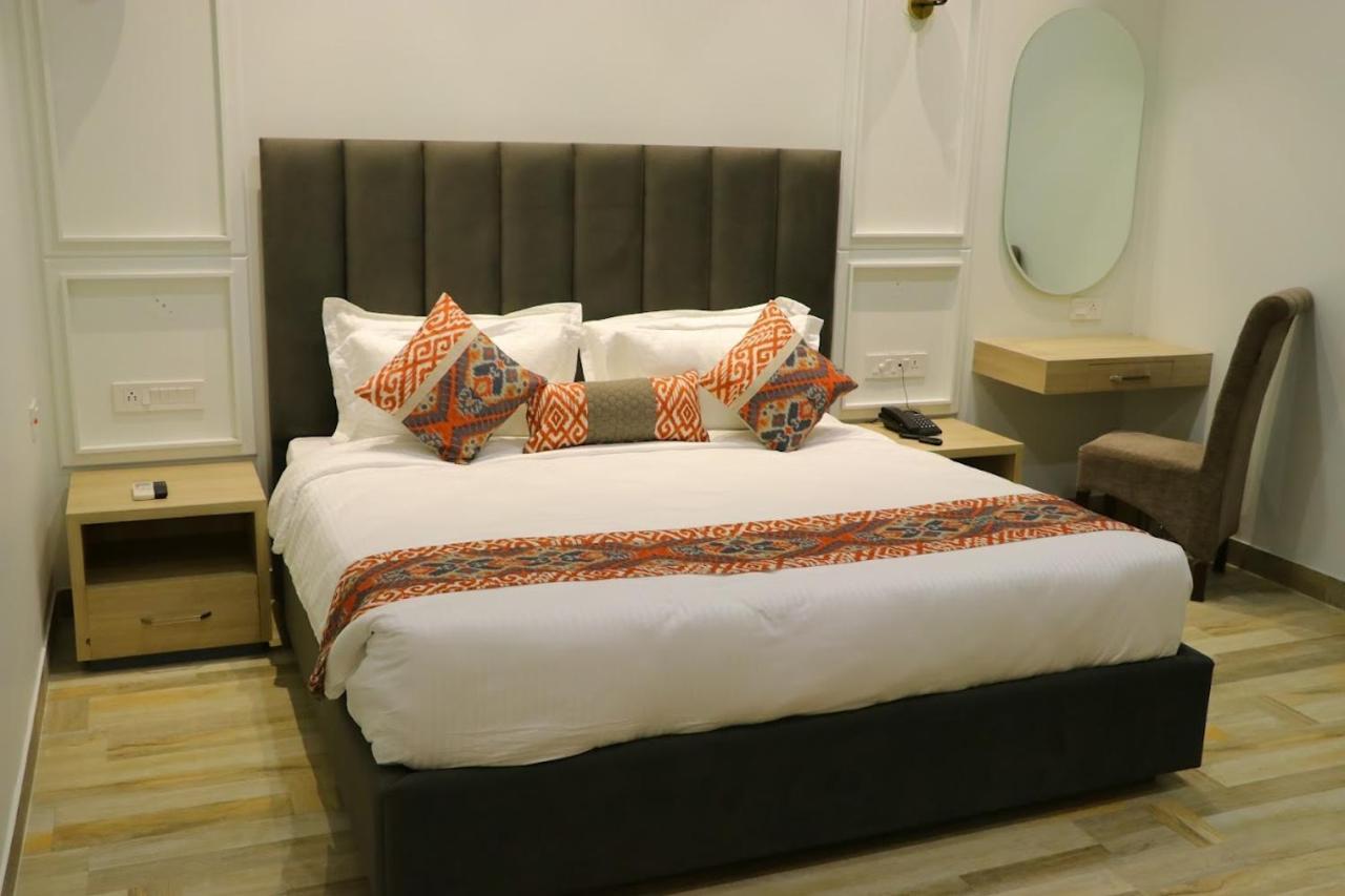 Elegance Regency Hotel Khanna  Екстериор снимка
