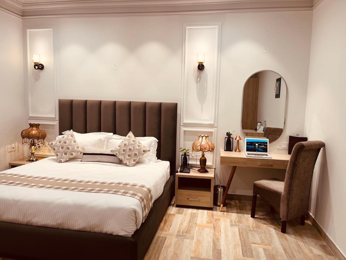 Elegance Regency Hotel Khanna  Екстериор снимка